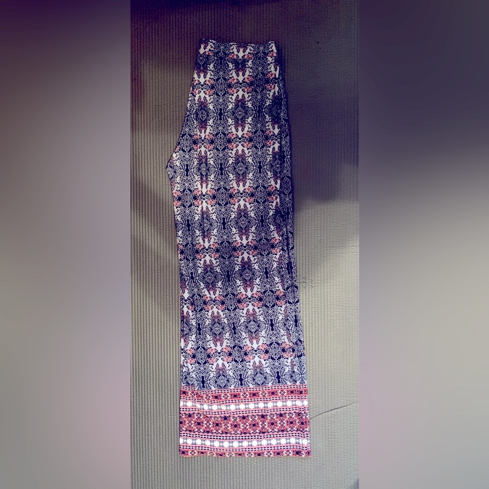 Cato swing-leg pants with stretch waistband. Navy and coral pattern.